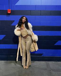 Coco Jones feet photo thumbnail