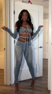 Coco Jones feet photo thumbnail