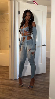 Coco Jones feet photo thumbnail