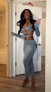 Coco Jones feet photo thumbnail