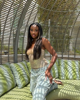 Coco Jones feet photo thumbnail