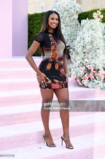 Coco Jones feet photo thumbnail