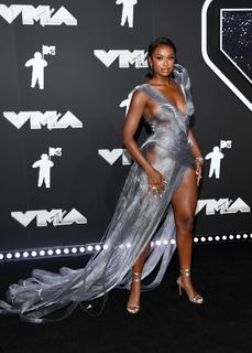 Coco Jones feet photo thumbnail