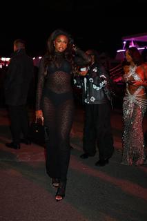 Coco Jones feet photo thumbnail