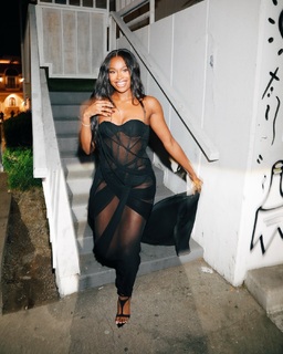 Coco Jones feet photo thumbnail