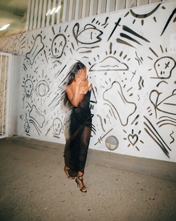 Coco Jones feet photo thumbnail