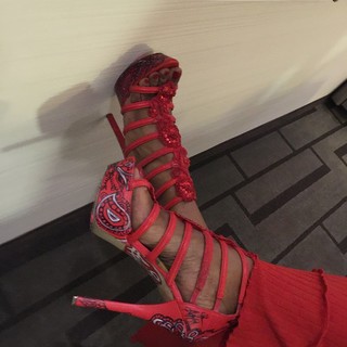 Cocoa Brown feet photo 4