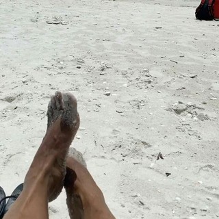 Cocoa Brown feet photo 2