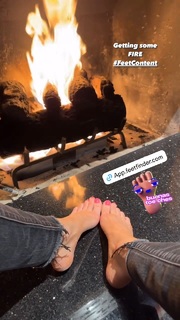 Cody Renee Cameron feet photo 9