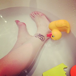 Coeur de pirate feet photo 2
