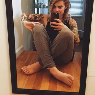 Coeur de pirate feet photo 17