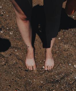 Coeur de pirate feet photo 9