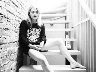 Coeur de pirate feet photo 5