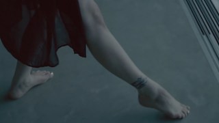 Coeur de pirate feet photo 17