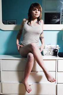 Coeur de pirate feet photo 2