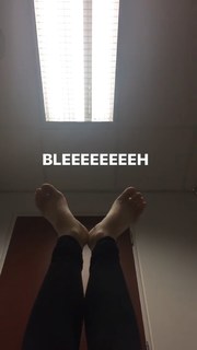 Coeur de pirate feet photo 1