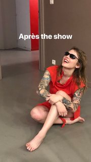 Coeur de pirate feet photo 1
