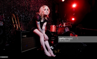 Coeur de pirate feet photo 8