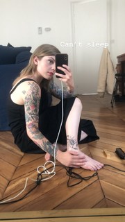 Coeur de pirate feet photo 2