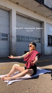 Coeur de pirate feet photo 1