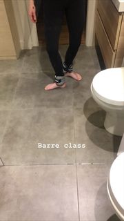 Coeur de pirate feet photo 8