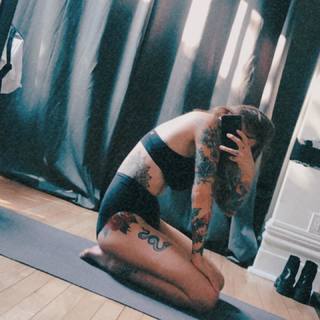 Coeur de pirate feet photo 16