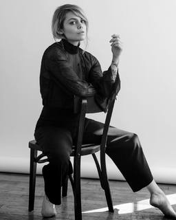 Coeur de pirate feet photo 9