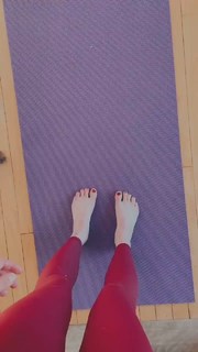 Coeur de pirate feet photo 7