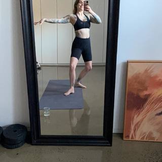 Coeur de pirate feet photo 17