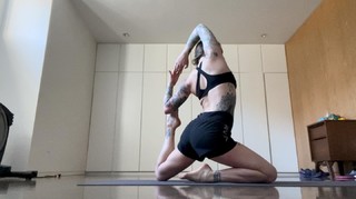 Coeur de pirate feet photo 16