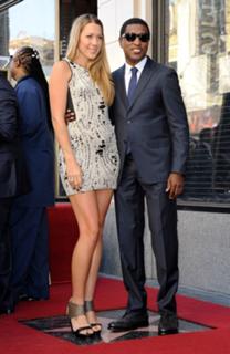 Colbie Caillat feet photo thumbnail