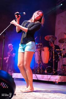 Colbie Caillat feet photo thumbnail