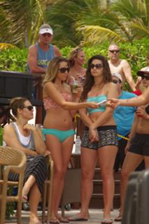 Colbie Caillat feet photo thumbnail