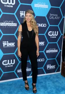 Colbie Caillat feet photo thumbnail