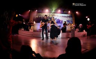 Colbie Caillat feet photo thumbnail