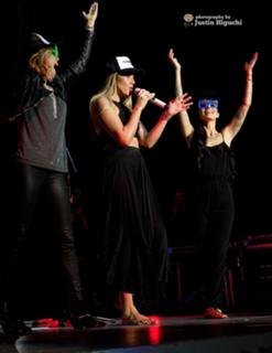 Colbie Caillat feet photo thumbnail