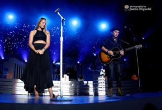 Colbie Caillat feet photo thumbnail