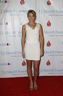 Colbie Caillat feet photo thumbnail