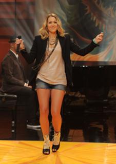 Colbie Caillat feet photo thumbnail