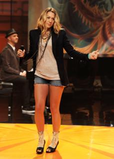 Colbie Caillat feet photo thumbnail