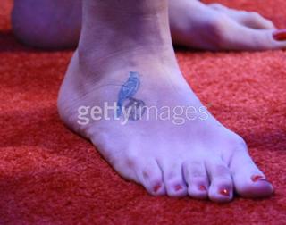 Colbie Caillat feet photo thumbnail