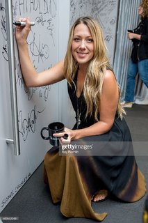 Colbie Caillat feet photo thumbnail