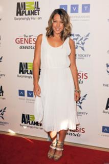 Colbie Caillat feet photo thumbnail