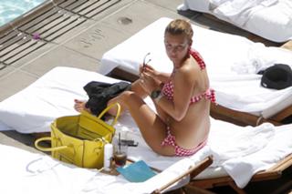 Coleen Rooney feet photo thumbnail