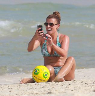 Coleen Rooney feet photo thumbnail