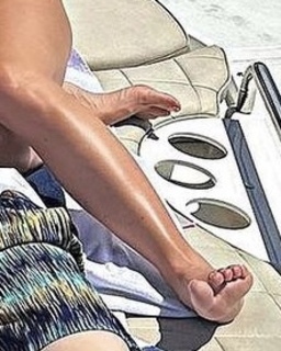 Coleen Rooney feet photo thumbnail