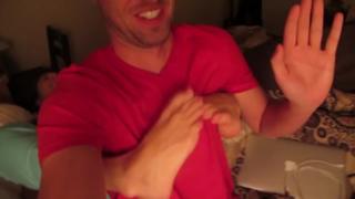 Colleen Ballinger feet photo thumbnail