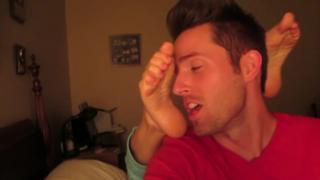 Colleen Ballinger feet photo thumbnail