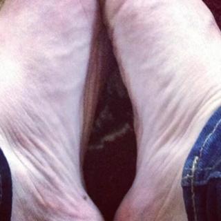 Colleen Ballinger feet photo thumbnail