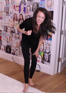 Colleen Ballinger feet photo thumbnail